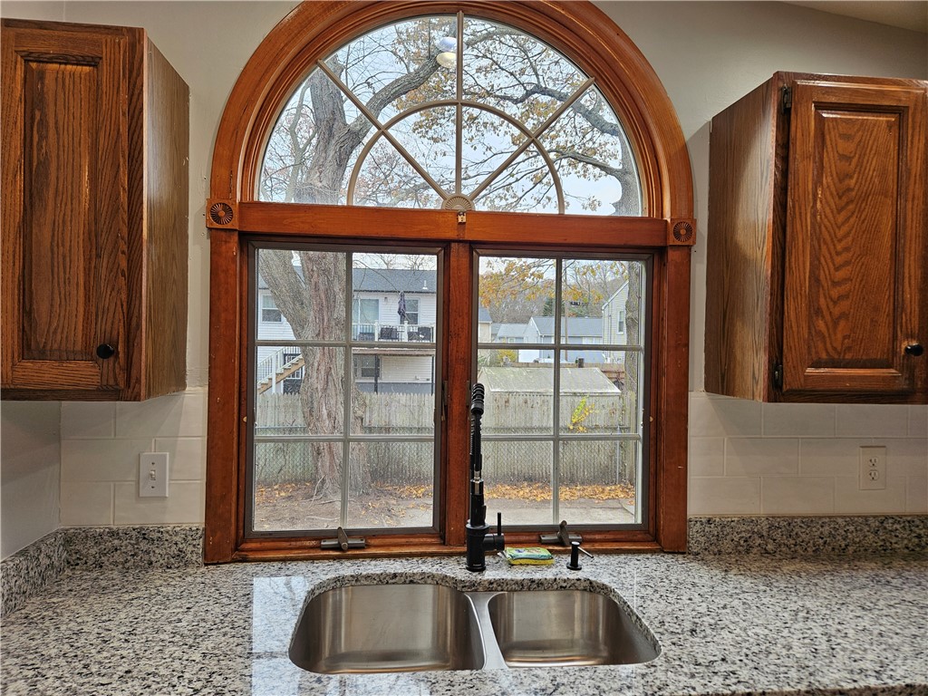 39 Damon Avenue Warwick, RI 02889 - Photo 11 of 28