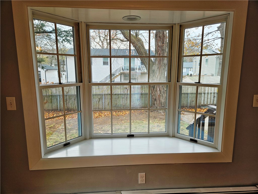 39 Damon Avenue Warwick, RI 02889 - Photo 7 of 28