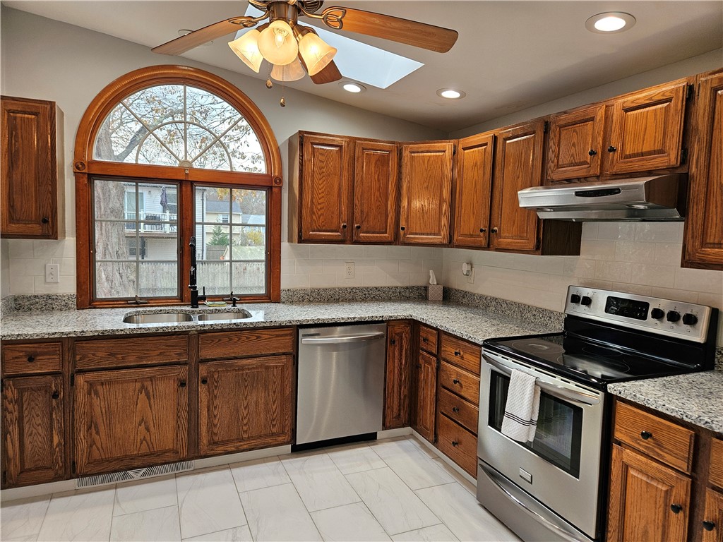 39 Damon Avenue Warwick, RI 02889 - Photo 10 of 28