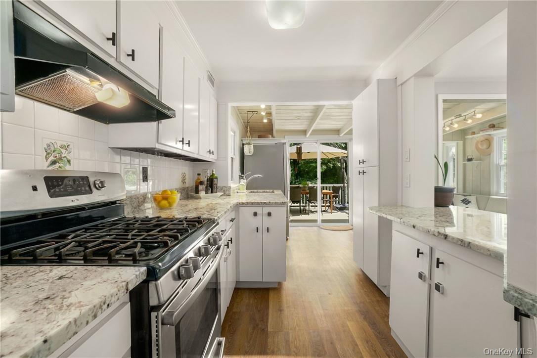 64 Pine Cliff Road Chappaqua, NY 10514 - Photo 10 of 36