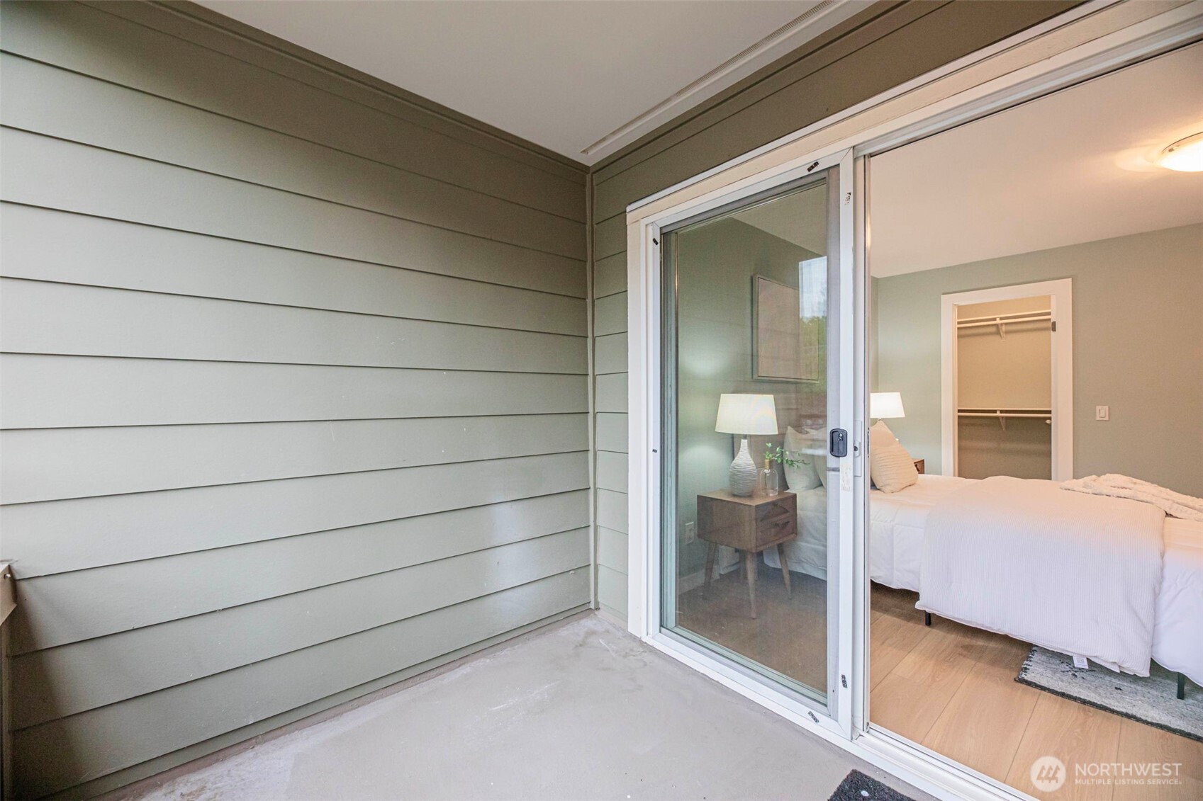 3233 Northeast 12th Street, Unit 207 Renton, WA 98056 - Photo 19 of 40 a room with a furniture and lamp