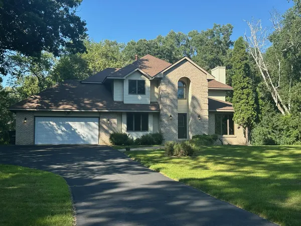 $725,000 | 230 Plainview Drive, River Falls, WI 54022