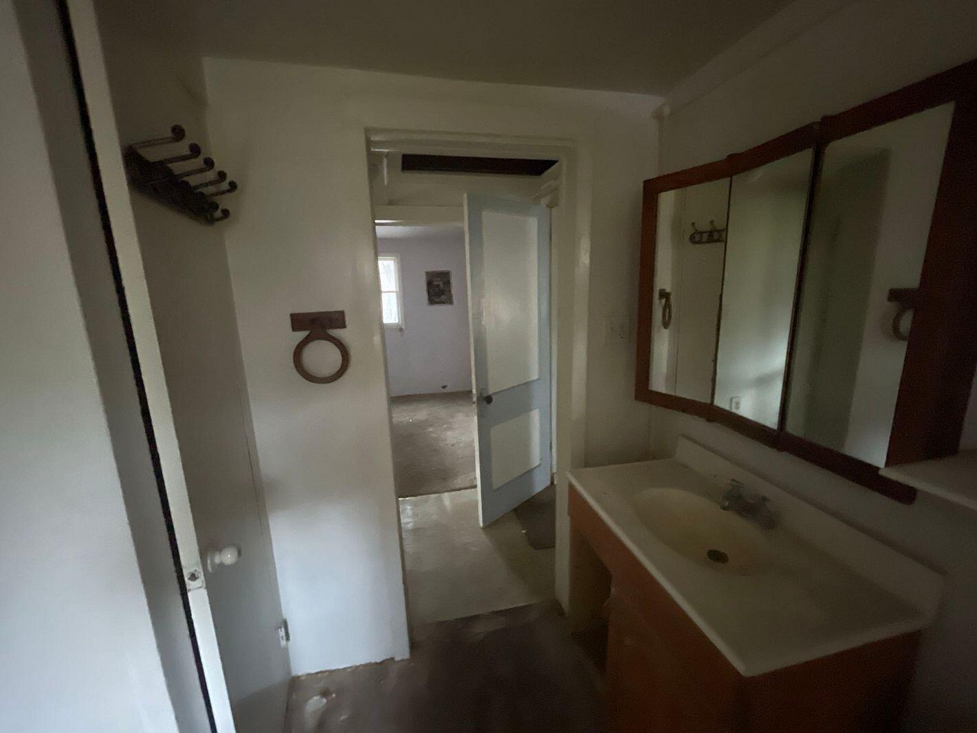 6095 North Stoney Creek Road Monroe, MI 48162 - Photo 4 of 18 04