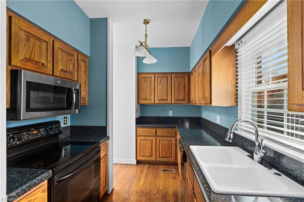 1001 Nuthatch Court High Point, NC 27262 - Photo 14 of 31