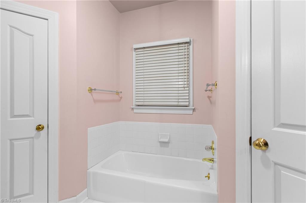 1001 Nuthatch Court High Point, NC 27262 - Photo 20 of 31