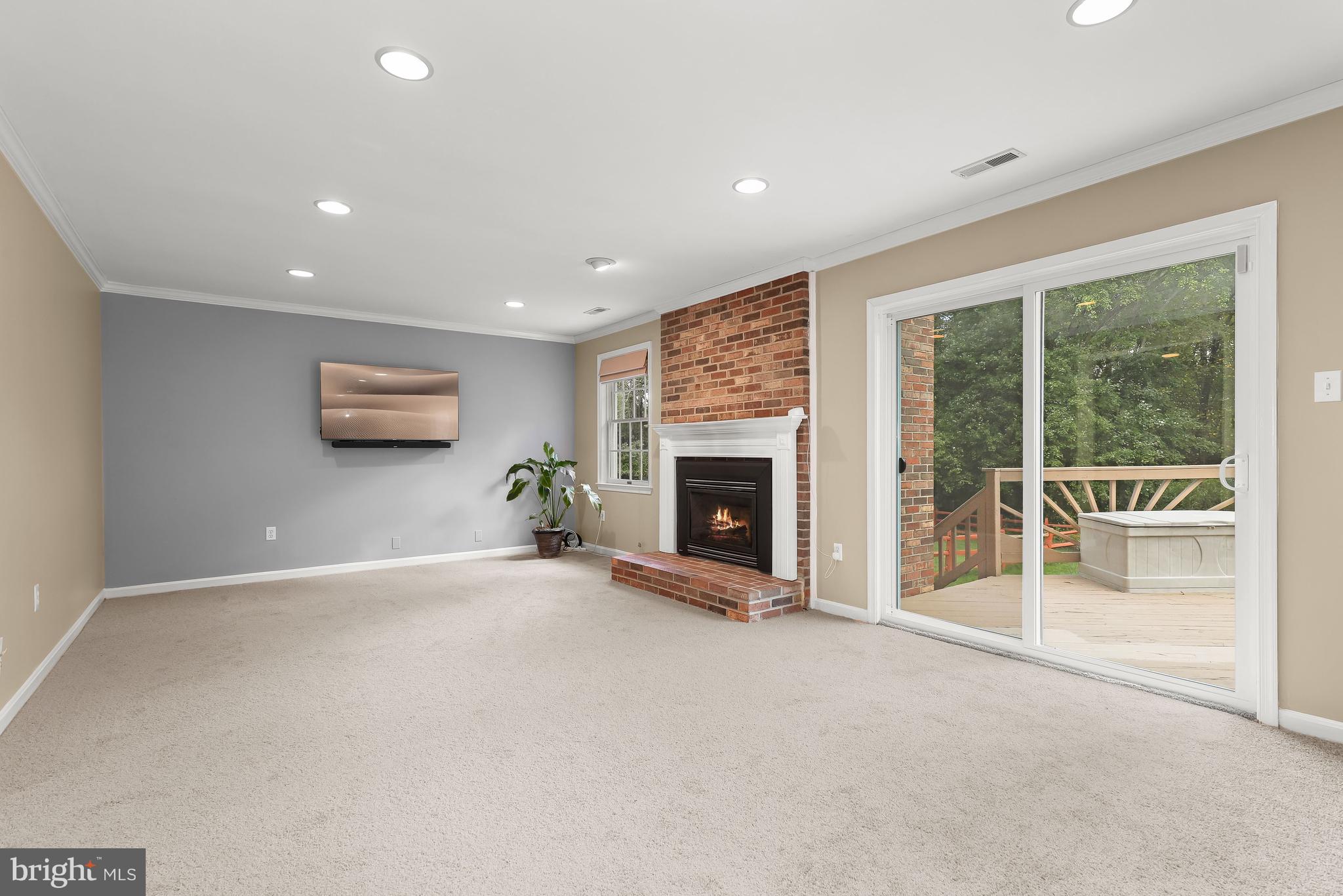 6367 Saddle Drive Columbia, MD 21045 - Photo 18 of 51 Off kitchen family room with deck access