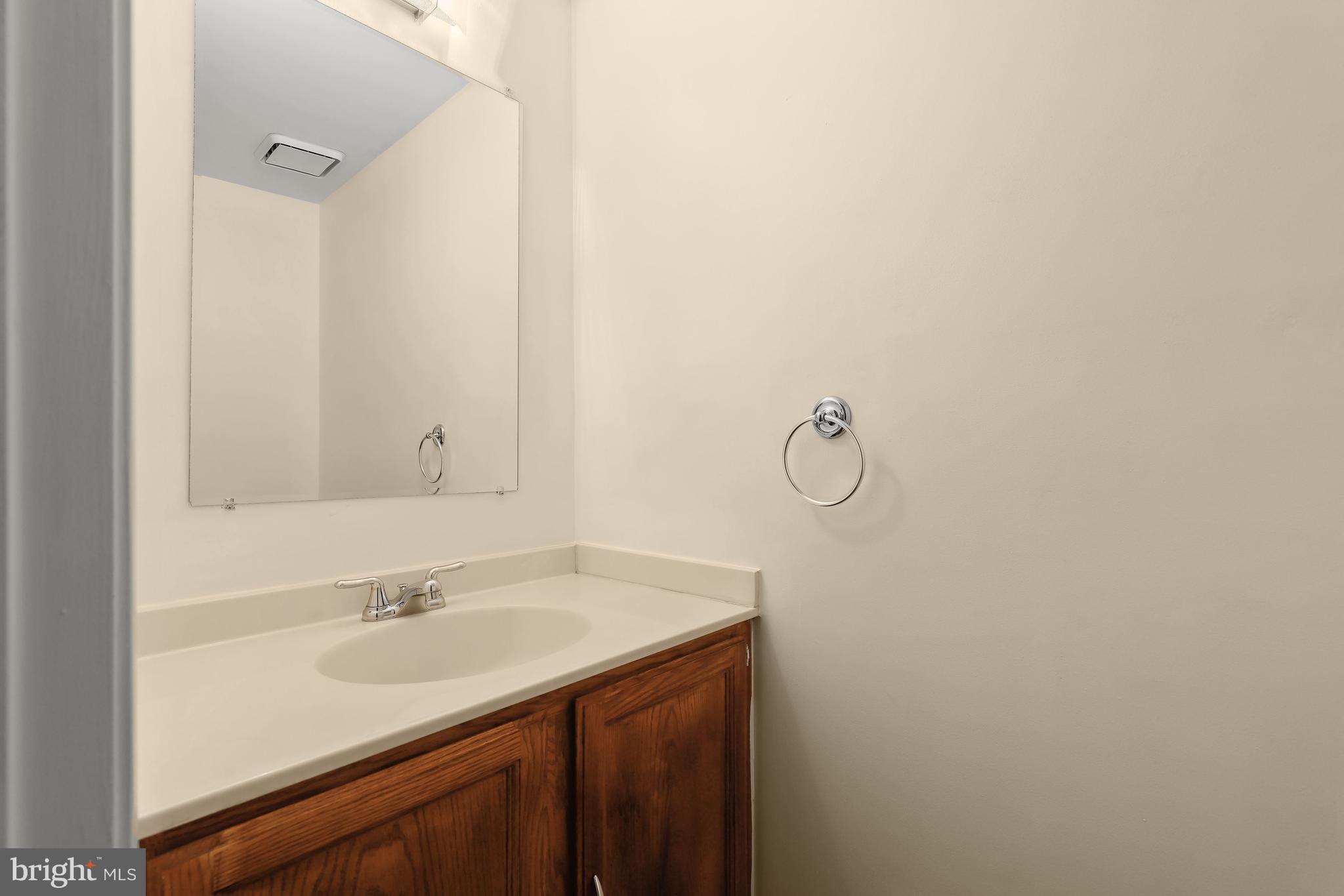 6367 Saddle Drive Columbia, MD 21045 - Photo 20 of 51 Powder Room