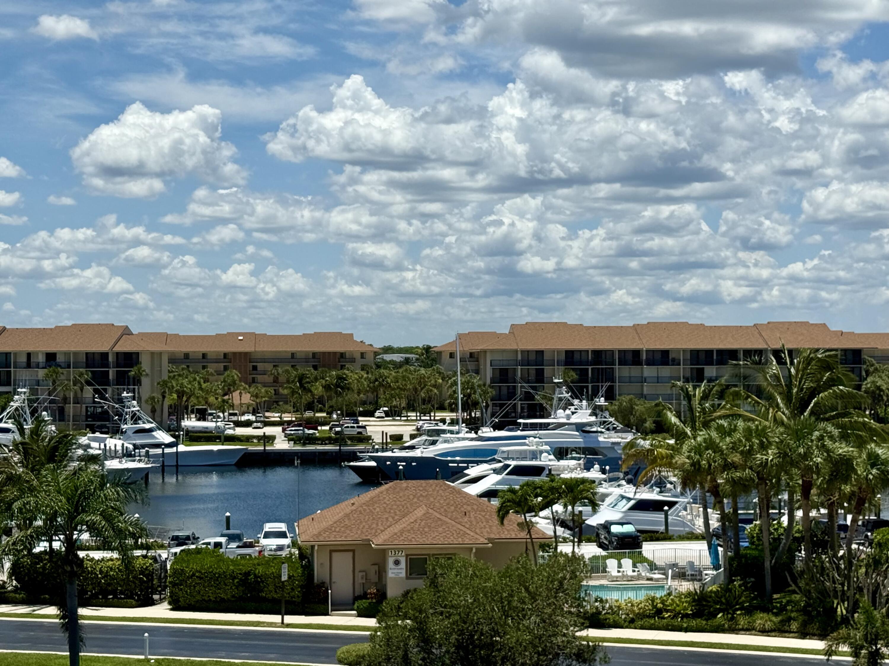 601 Seafarer Circle, Unit 504 Jupiter, FL 33477 - Photo 34 of 40 VIEW OF YATCHTS