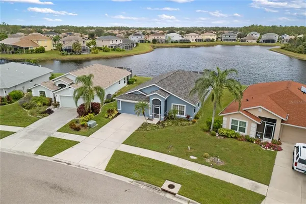 an aerial view of a house with outdoor space and lake view