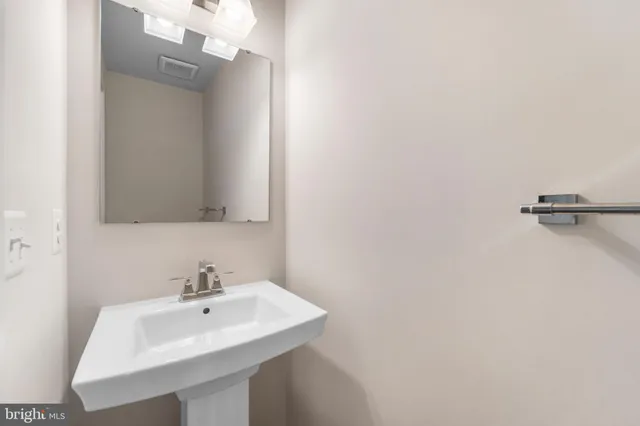 $3,000 | 11338 Willow Green Circle, Manassas, VA 20109