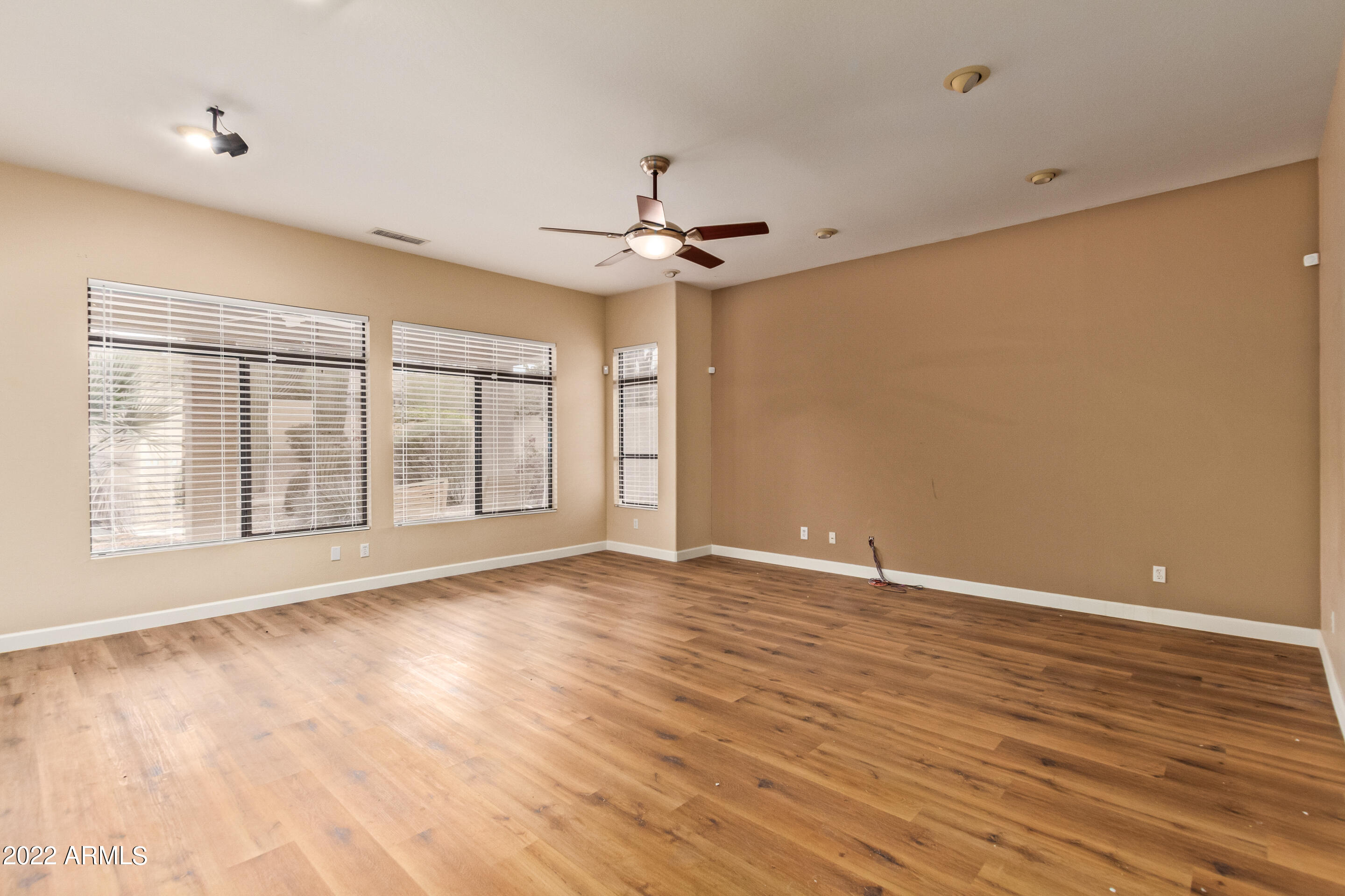 4222 East Kirkland Road Phoenix, AZ 85050 - Photo 5 of 38 05-Kirkland