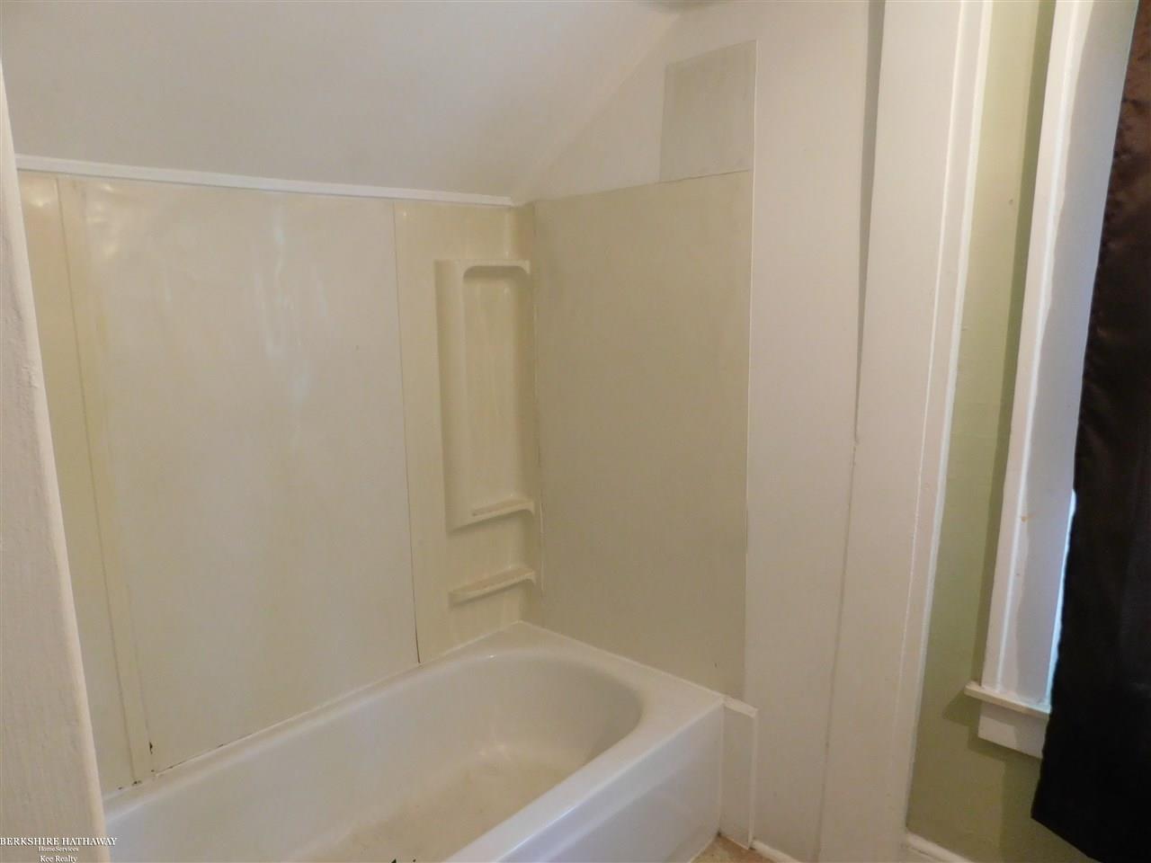 15115 Charles R Avenue Eastpointe, MI 48021 - Photo 5 of 14