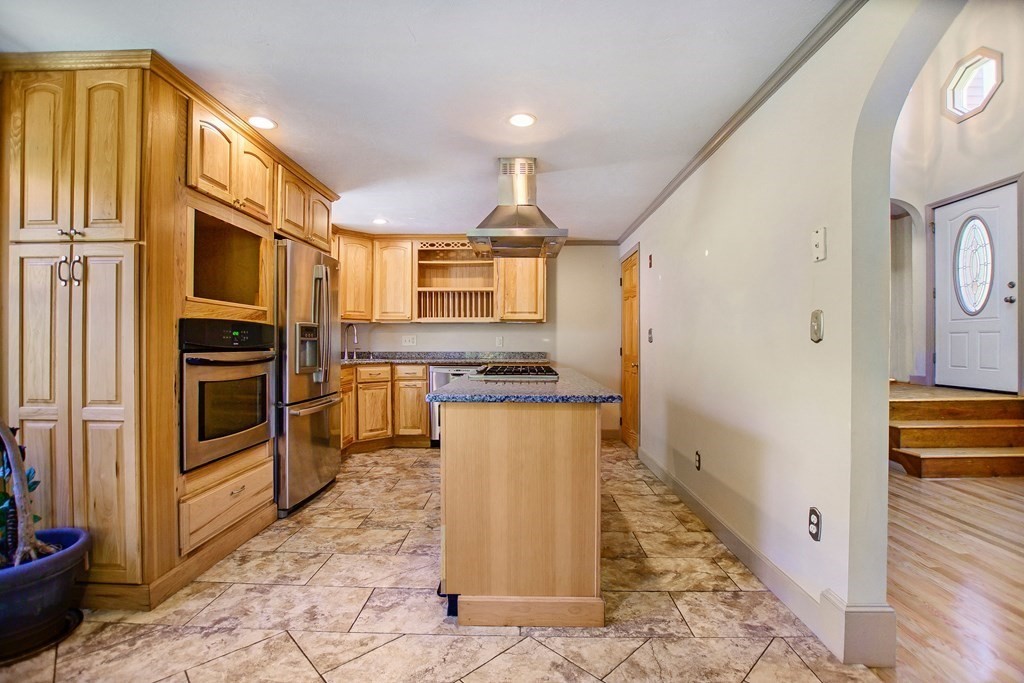 12 Robin Road Sandwich, MA 02563 - Photo 4 of 26 Gallery Image 4