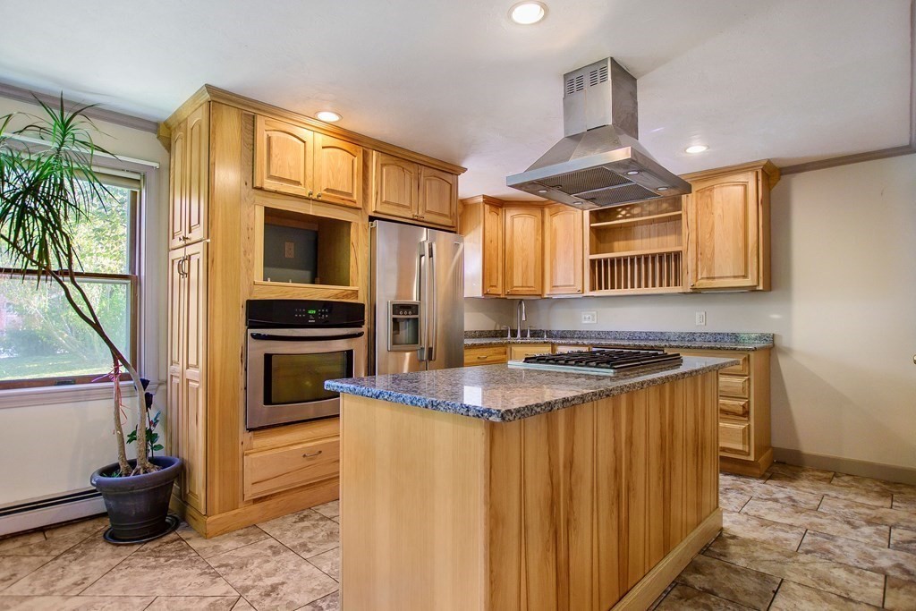 12 Robin Road Sandwich, MA 02563 - Photo 5 of 26 Gallery Image 5