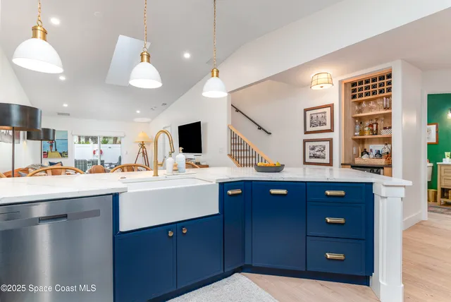 a view of an outdoor sitting area with furniture
