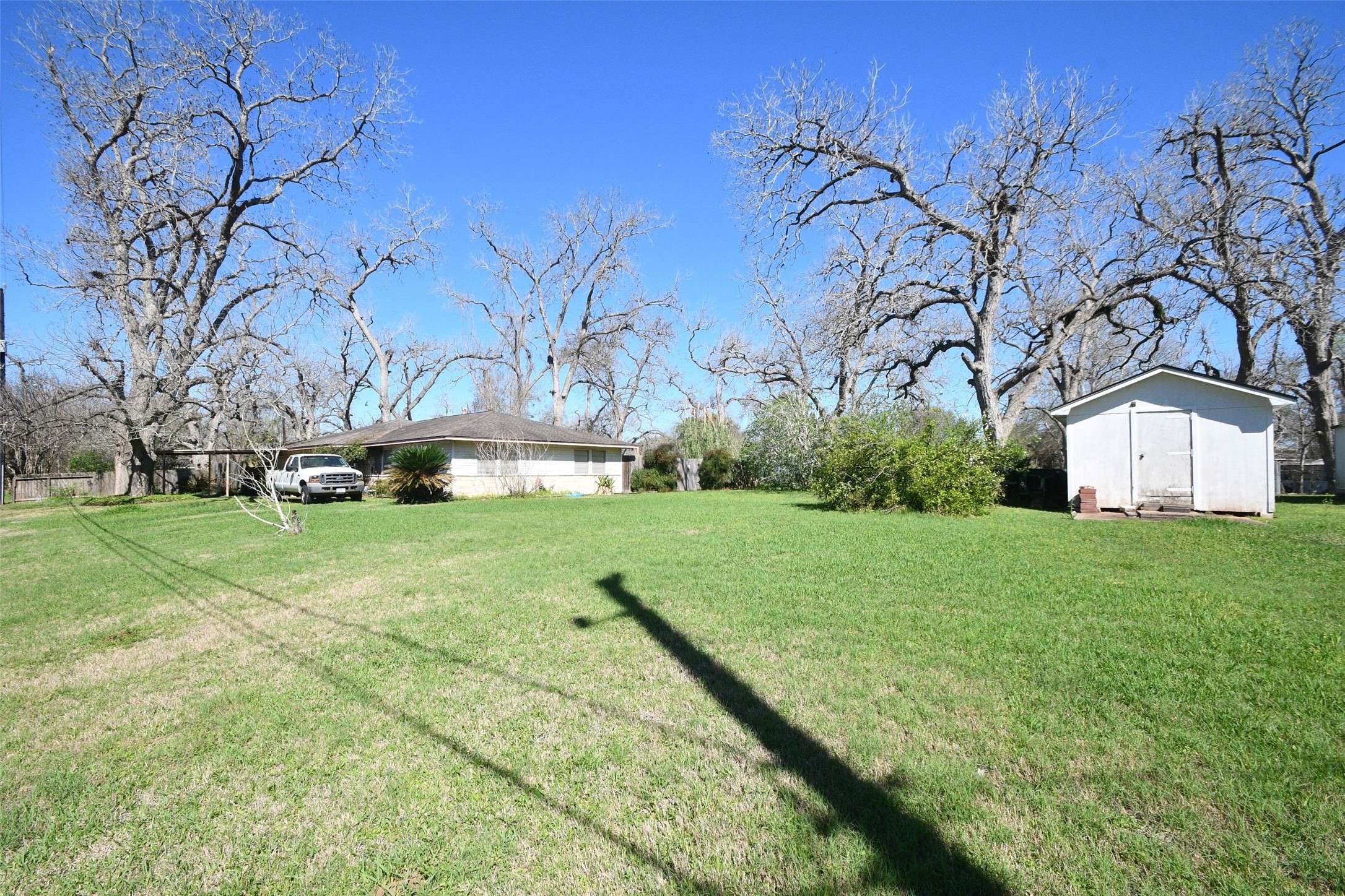 607 Riveredge Drive Richmond, TX 77406 - Photo 7 of 19 a backyard of a house with lots of green space