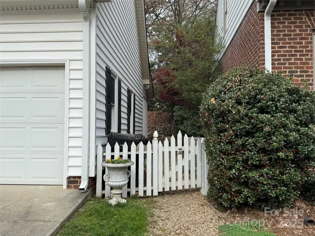 $525,000 | 225 Kings Creek Court Northeast, Concord, NC 28025