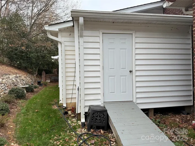 $525,000 | 225 Kings Creek Court Northeast, Concord, NC 28025