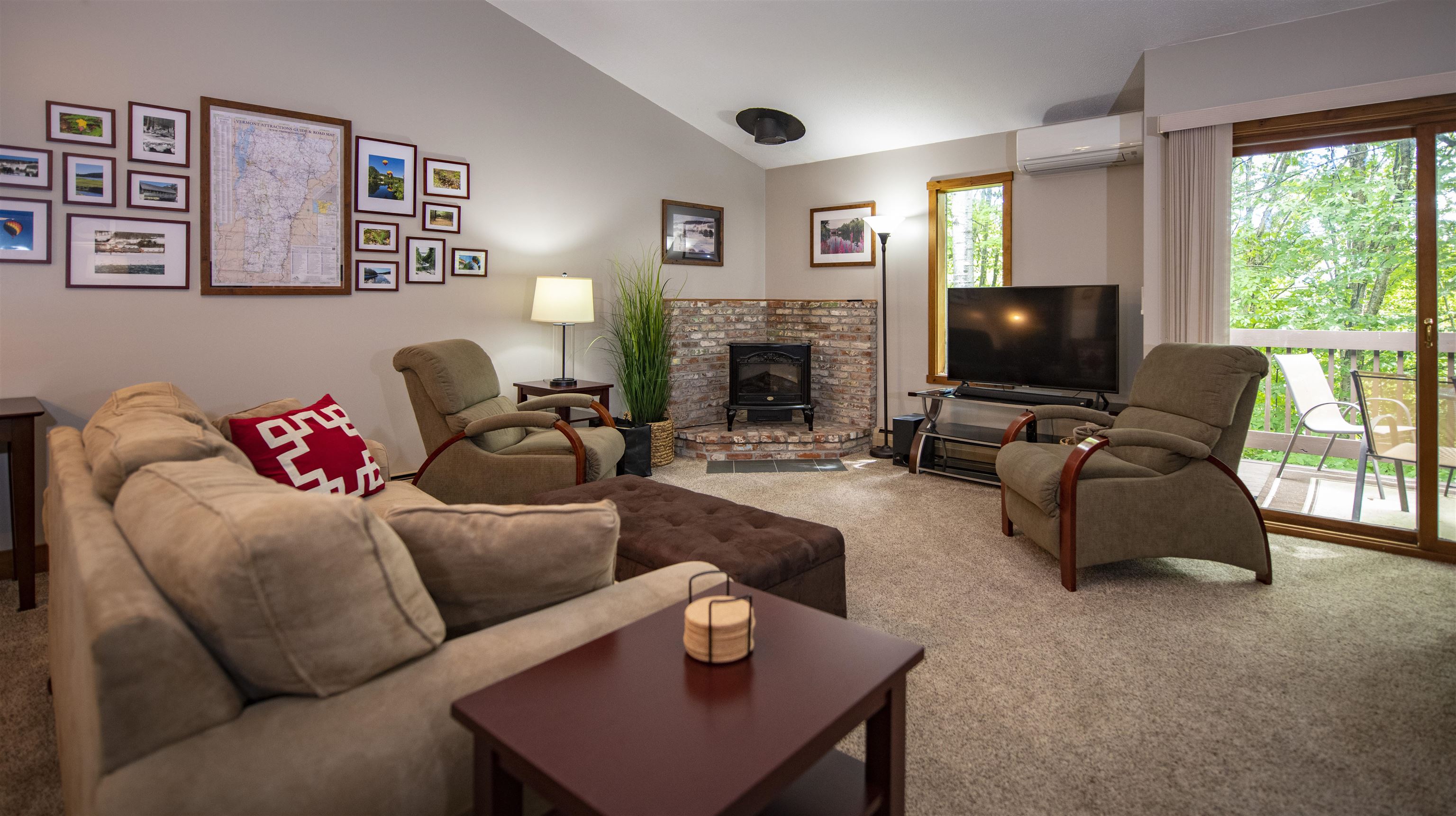 253 Old Quechee Road, Unit 4B Hartford, VT 05059 - Photo 3 of 19 Gallery Image 3