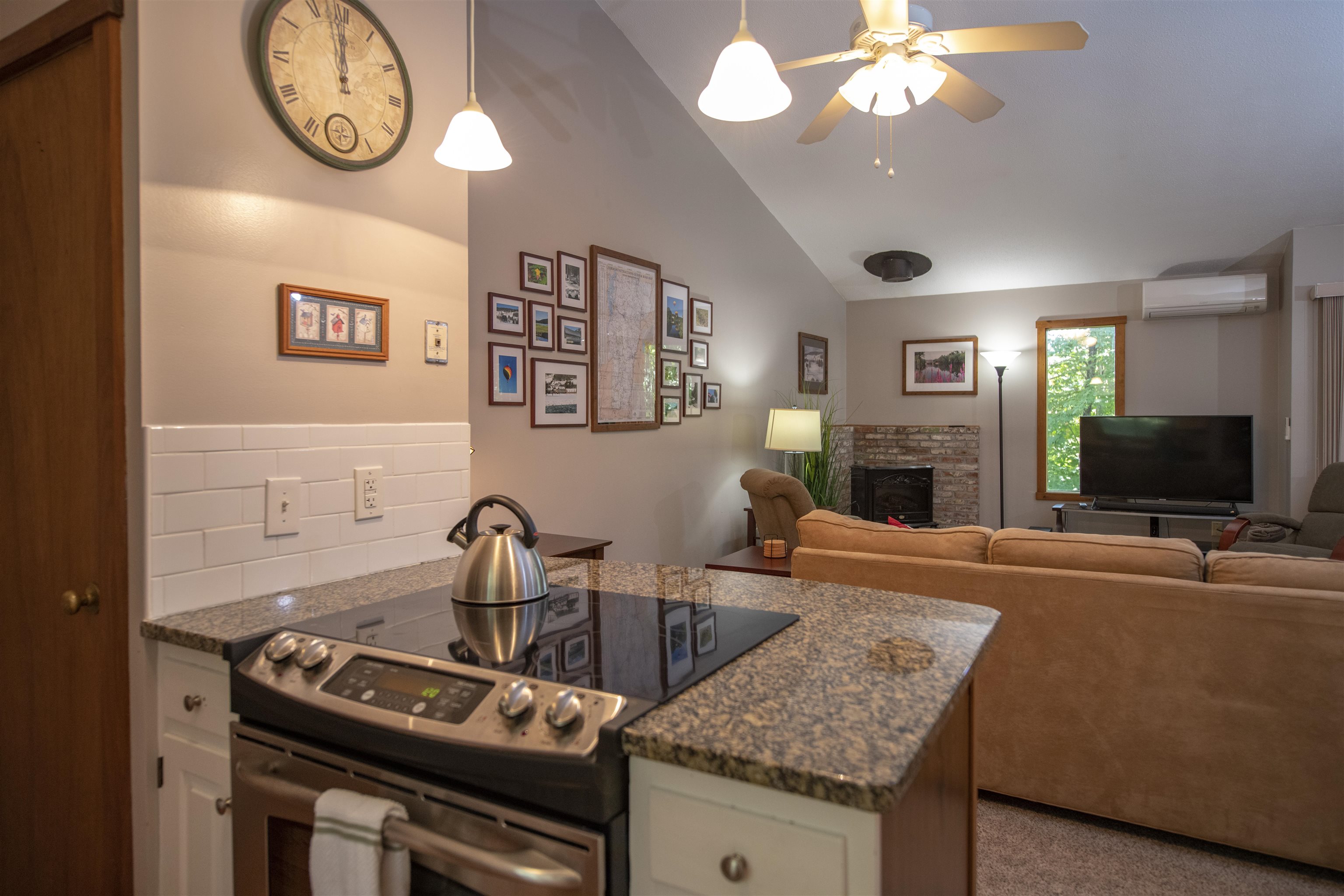 253 Old Quechee Road, Unit 4B Hartford, VT 05059 - Photo 8 of 19 Gallery Image 8