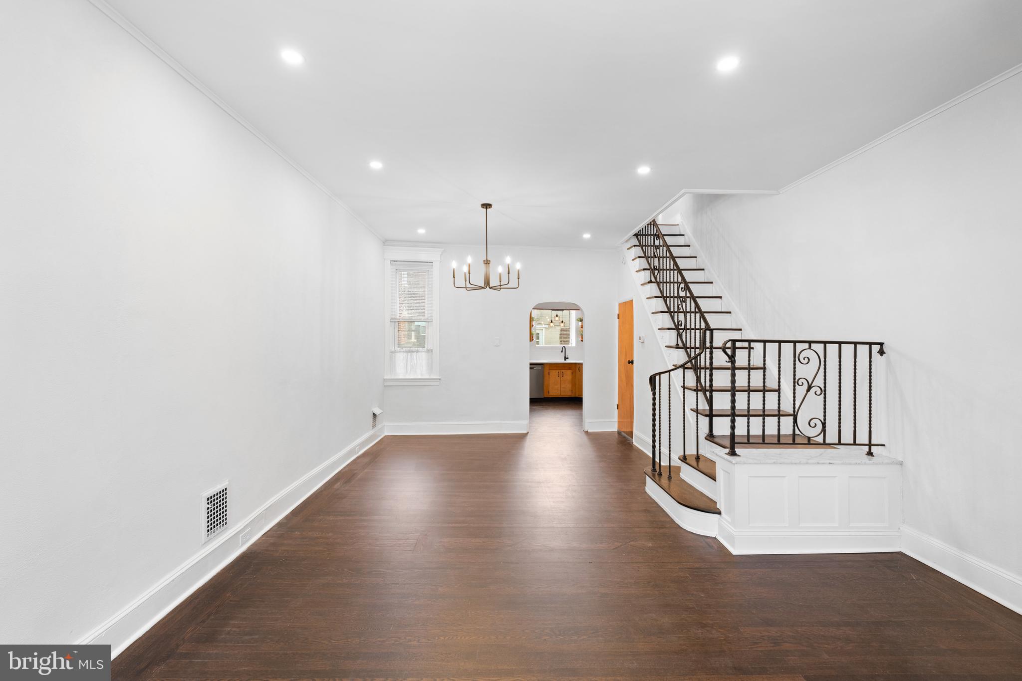 244 Mifflin Street Philadelphia, PA 19148 - Photo 4 of 21 an entryway in a hall with a window