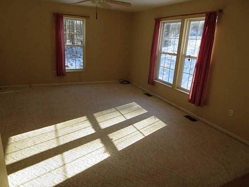 100 Folly Hollow Road Washington, PA 15301 - Photo 12 of 23 Family Room.