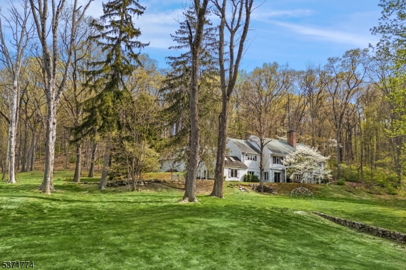 50 Hidden Valley Road Far Hills, NJ 07931 - Photo 15 of 17