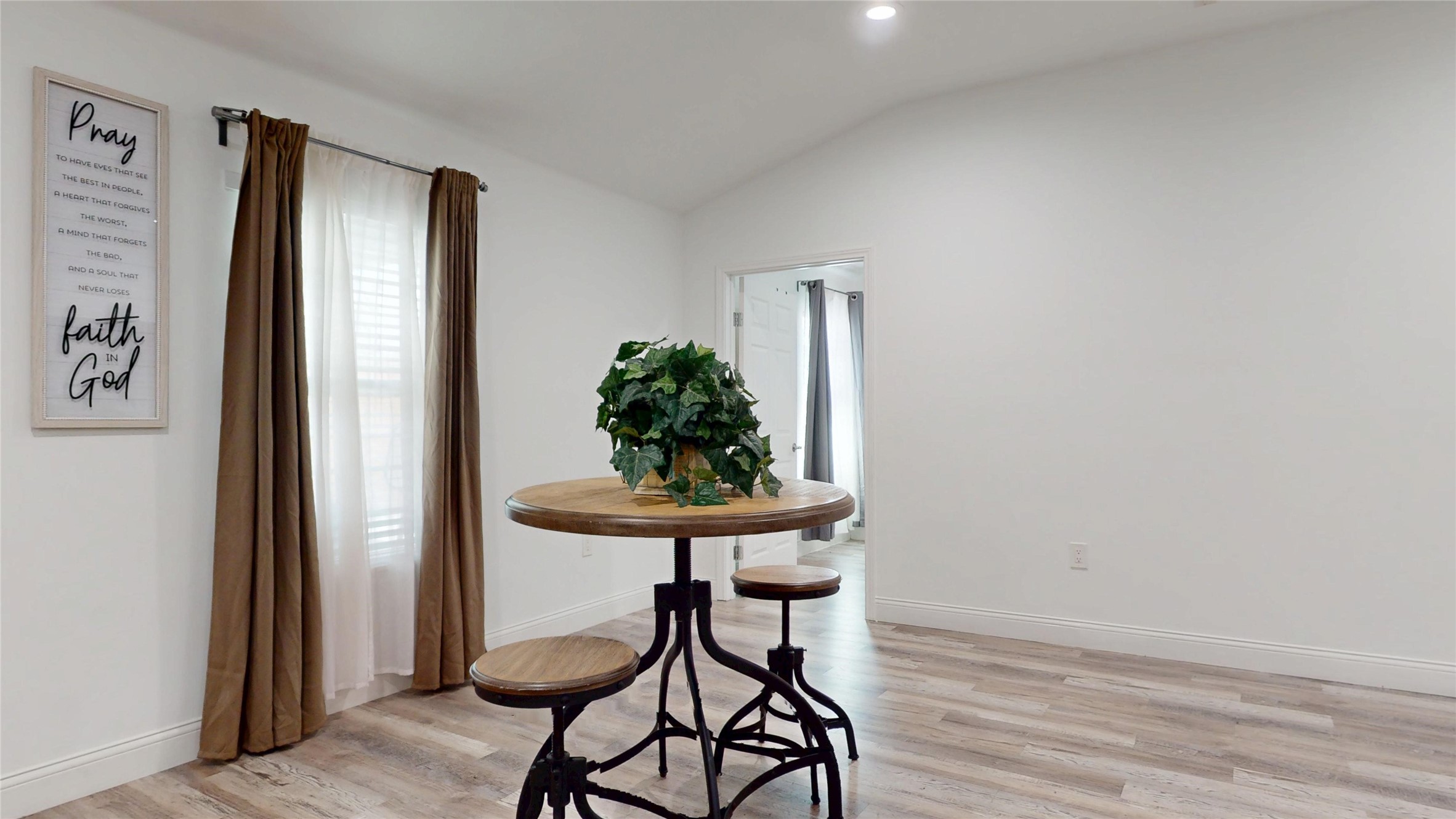 827 Dondell Street Channelview, TX 77530 - Photo 22 of 49 827 Dondell St, Sitting area next to dining room and behind living area.