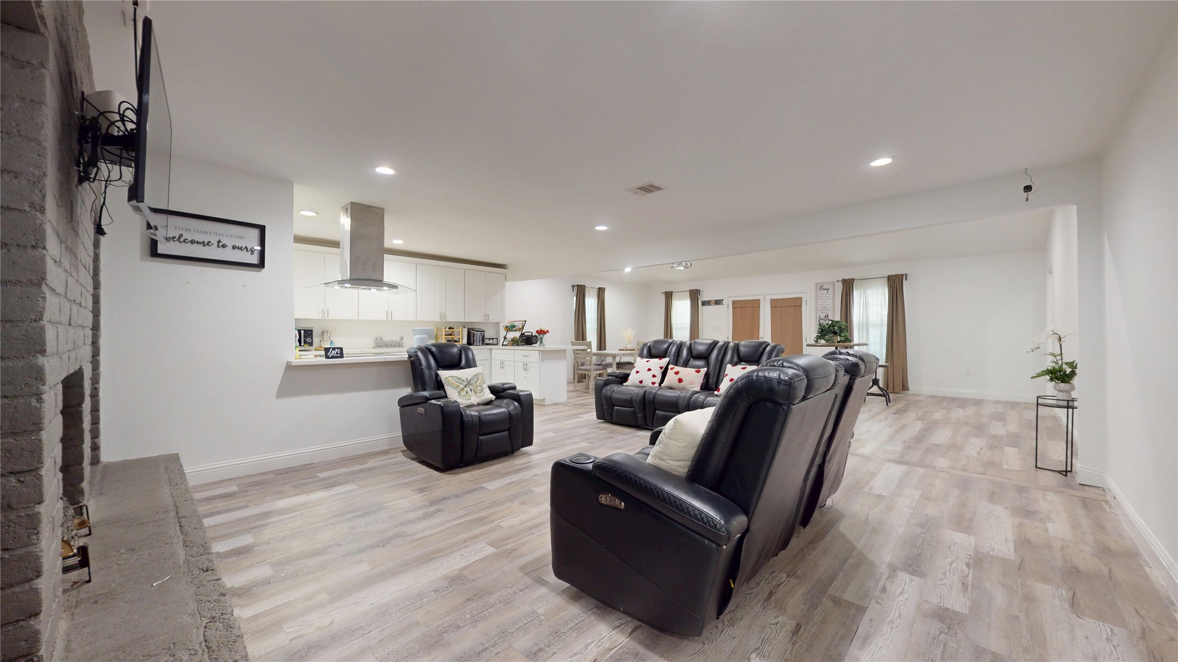 827 Dondell Street Channelview, TX 77530 - Photo 4 of 49 827 Dondell St, Large living room area open to kitchen and dining area.