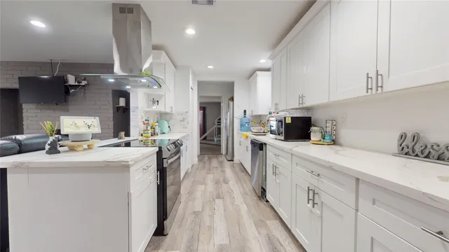 $305,000 | 827 Dondell Street, Channelview, TX 77530