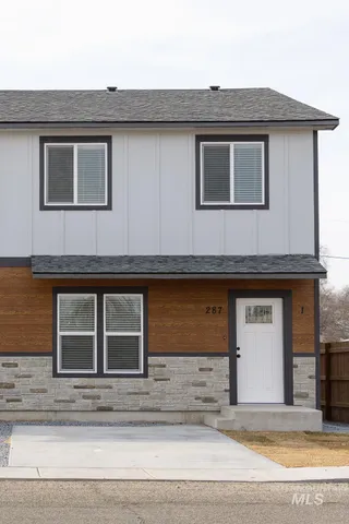 $1,995 | 287 Southeast 6th Avenue, Unit 1, Ontario, OR 97914