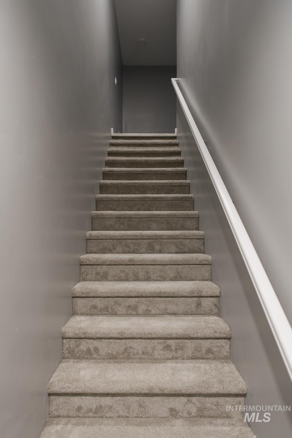 287 Southwest 6th Street, Unit 1 Ontario, OR 97914 - Photo 19 of 49 View of stairs