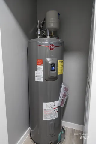 $1,995 | 287 Southeast 6th Avenue, Unit 1, Ontario, OR 97914