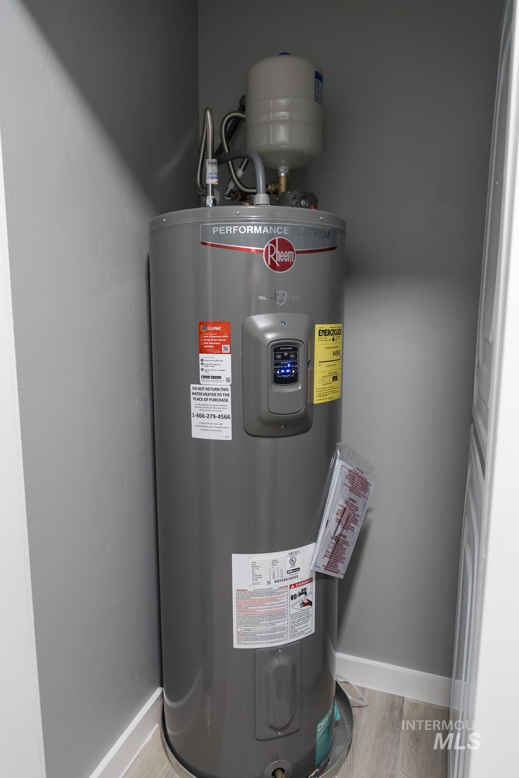 287 Southwest 6th Street, Unit 1 Ontario, OR 97914 - Photo 35 of 49 Utilities featuring water heater