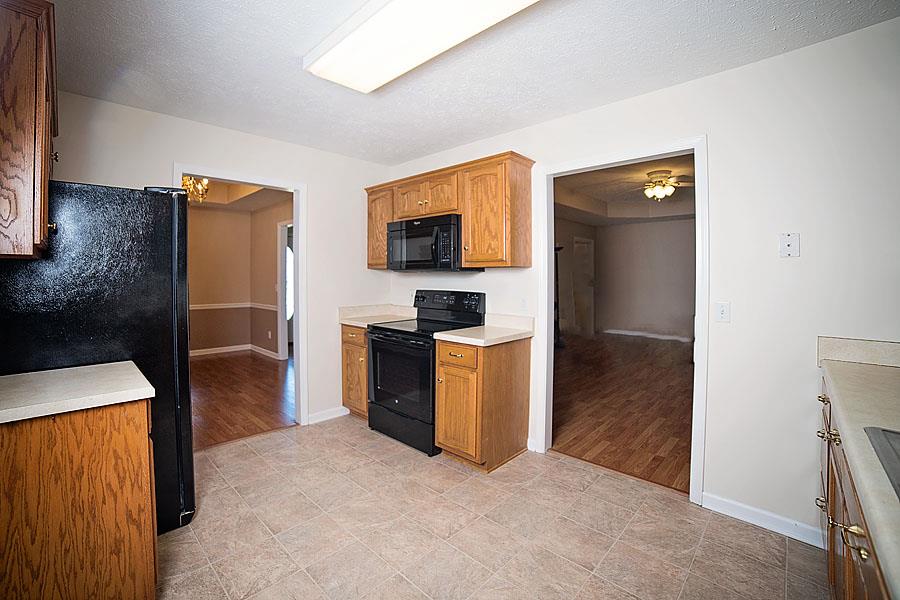 134 Hunt Creek Road Manchester, TN 37355 - Photo 5 of 14 LOTS of storage!