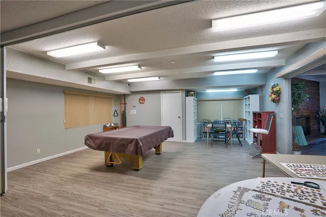 a view of a livingroom with furniture