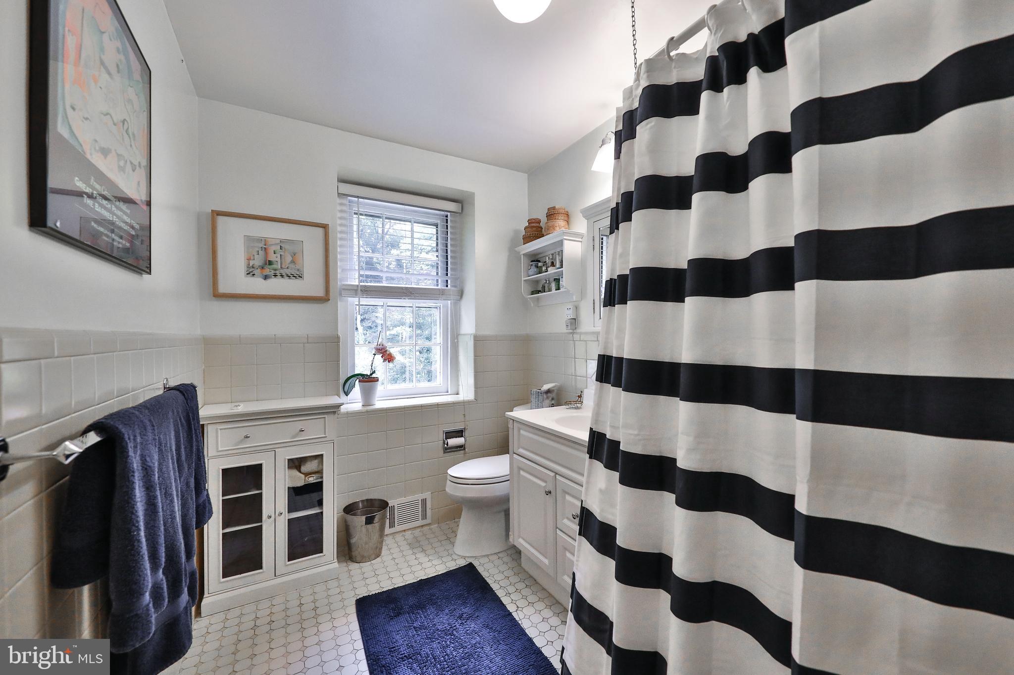 1334 Barrowdale Road Jenkintown, PA 19046 - Photo 28 of 47 Hall Bathroom