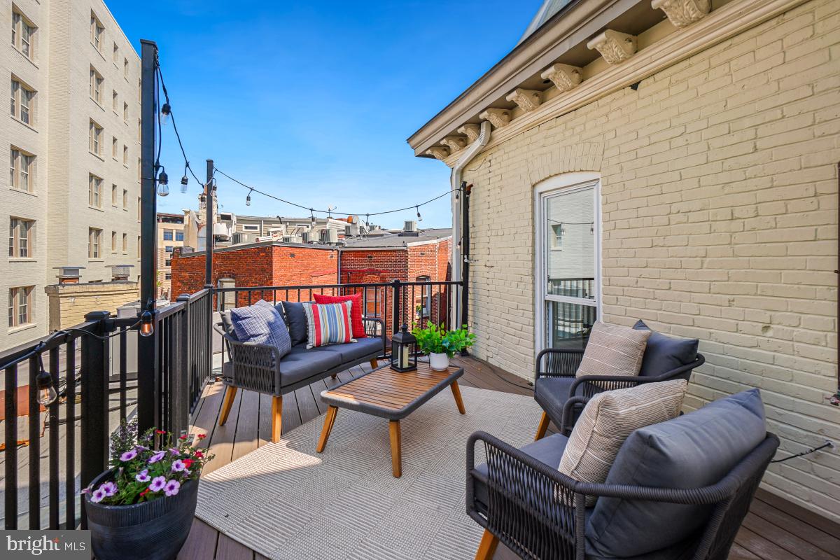 2107 S Street Northwest, Unit M Washington, DC 20008 - Photo 11 of 30 a outdoor living with furniture