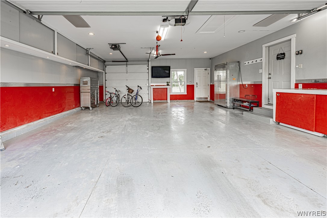 4899 Beach Ridge Road Pendleton, NY 14094 - Photo 37 of 48 Garage interior