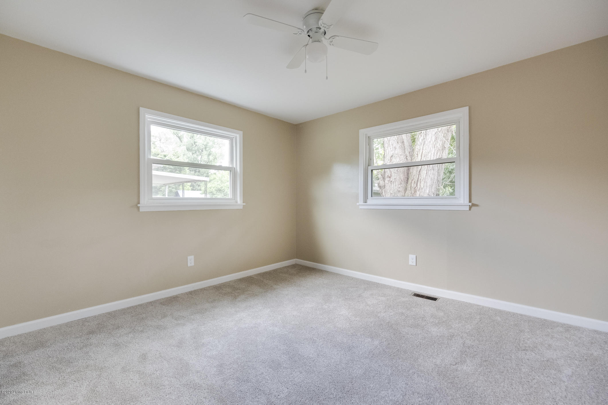 3127 Talisman Road Louisville, KY 40220 - Photo 15 of 28 3127 Talisman Rd-1023