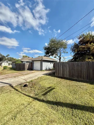 $1,550 | 521 Cypress Drive, Crosby, TX 77532