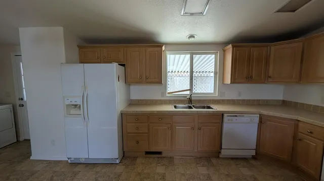 $105,000 | 1218 East Cleveland Avenue, Unit 83, Madera, CA 93638