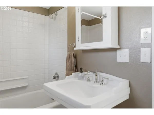 $680,000 | 16770 South Swan Avenue, Oregon City, OR 97045