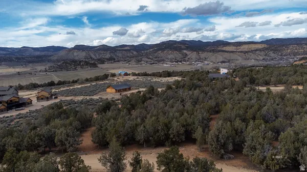 $275,000 | 23 West White Clfs Drive, Unit 23, Orderville, UT 84758