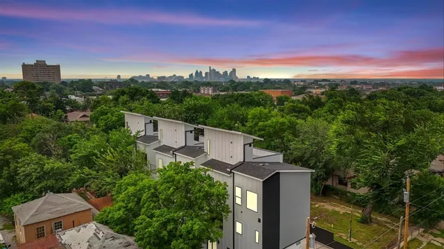 $3,200 | 935 West 12th Street, Unit 101, Dallas, TX 75208