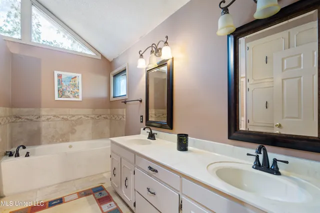 $599,900 | 3297 Country Club Road, Senatobia, MS 38668