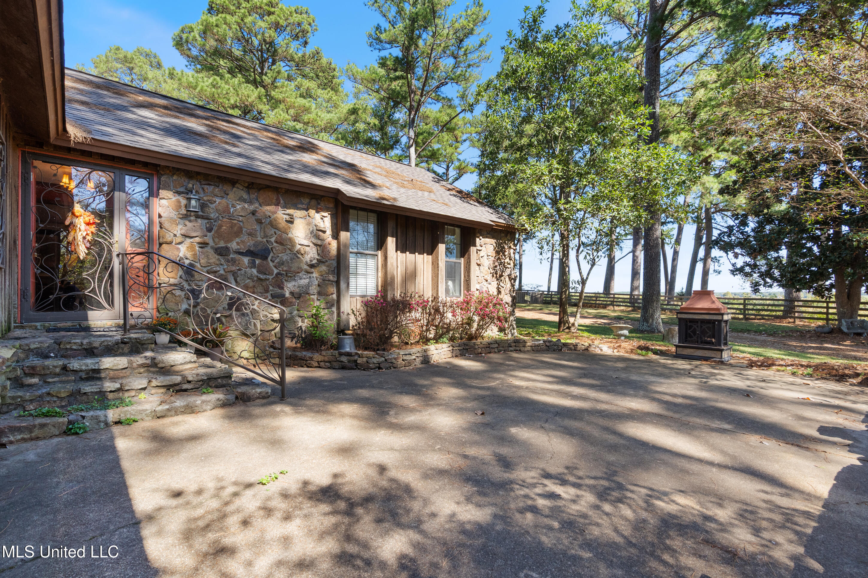 3297 Country Club Road Senatobia, MS 38668 - Photo 2 of 39 5__dsc3890