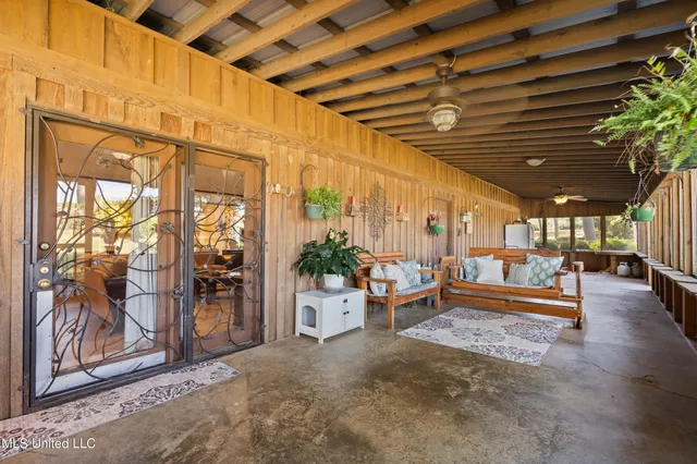 $599,900 | 3297 Country Club Road, Senatobia, MS 38668