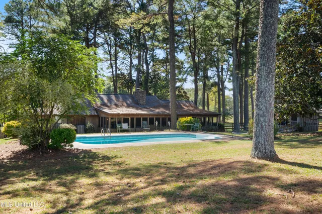 $599,900 | 3297 Country Club Road, Senatobia, MS 38668