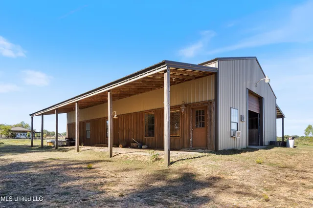 $599,900 | 3297 Country Club Road, Senatobia, MS 38668